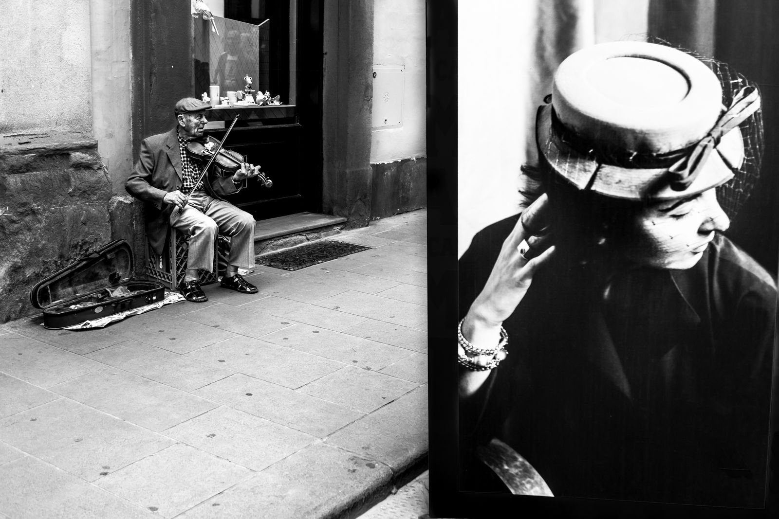 Poster - Black and White Street Musician