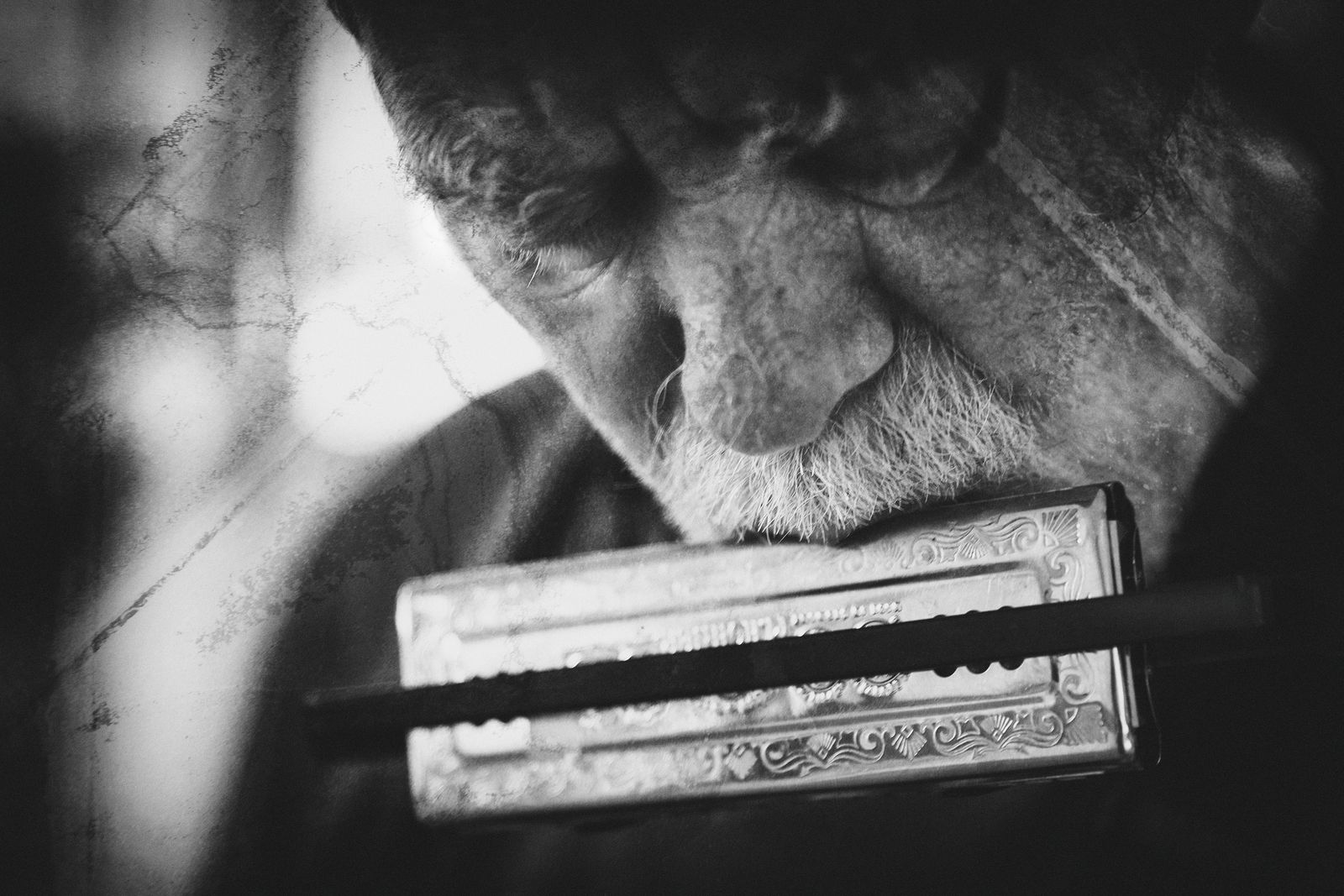 Poster - Harmonica Player